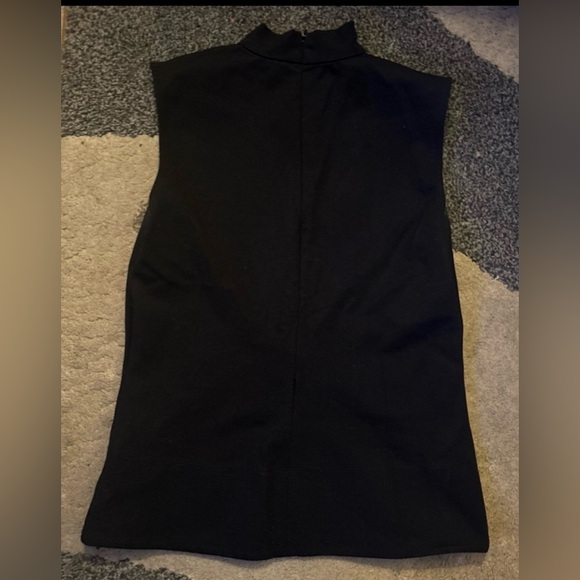 G.I.L.I. Milano Ponte Sleeveless Turtleneck Top (color - black) - Picture 5 of 7